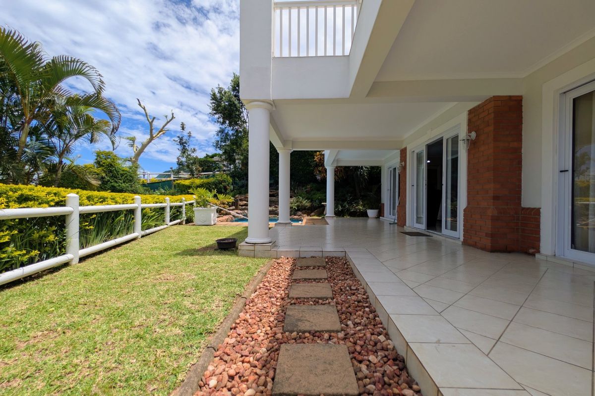 Mount Edgecombe Estate Two - Spacious, freestanding townhouse  - with the perfect location and privacy - with the added bonus of a spacious, separate, fully contained loft apartment - Photo 2