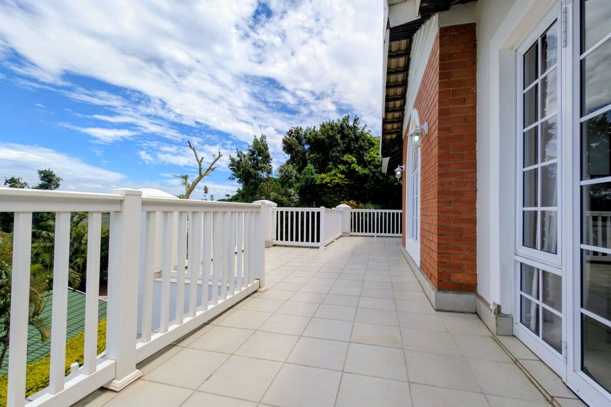 Mount Edgecombe Estate Two - Spacious, freestanding townhouse  - with the perfect location and privacy - with the added bonus of a spacious, separate, fully contained loft apartment - Photo 4