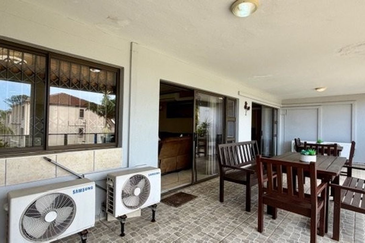 Coastal Living – Stylish 3-Bedroom Sea-View Apartment in Uvongo - Photo 4