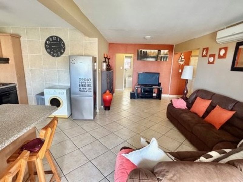 Coastal Living – Stylish 3-Bedroom Sea-View Apartment in Uvongo - Photo 9