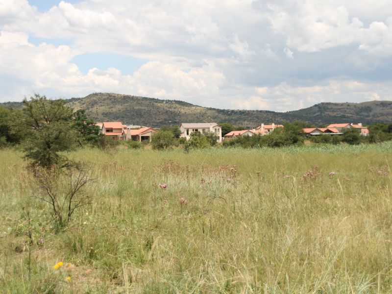 Secure Vacant Land in La Camargue Estate Hartbeespoort - Photo 2
