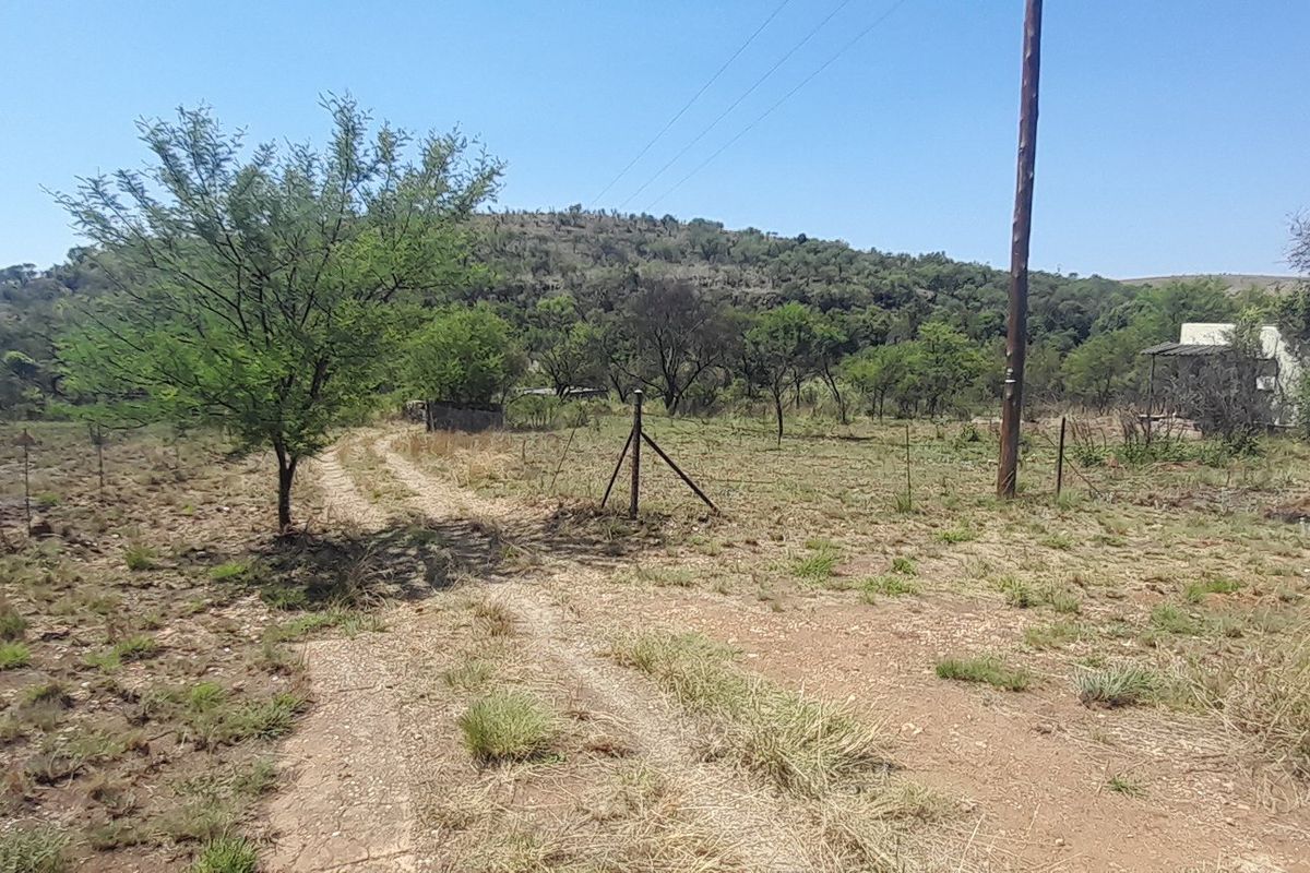 Fixer-upper on 21 hectares in the Crocodile Reserve with its own Koppie - Photo 2