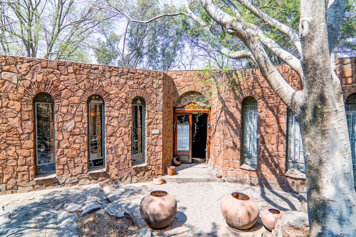 A Unique 21 hectare Riverside property - stunning views, superb accommodation, privacy - Photo 2