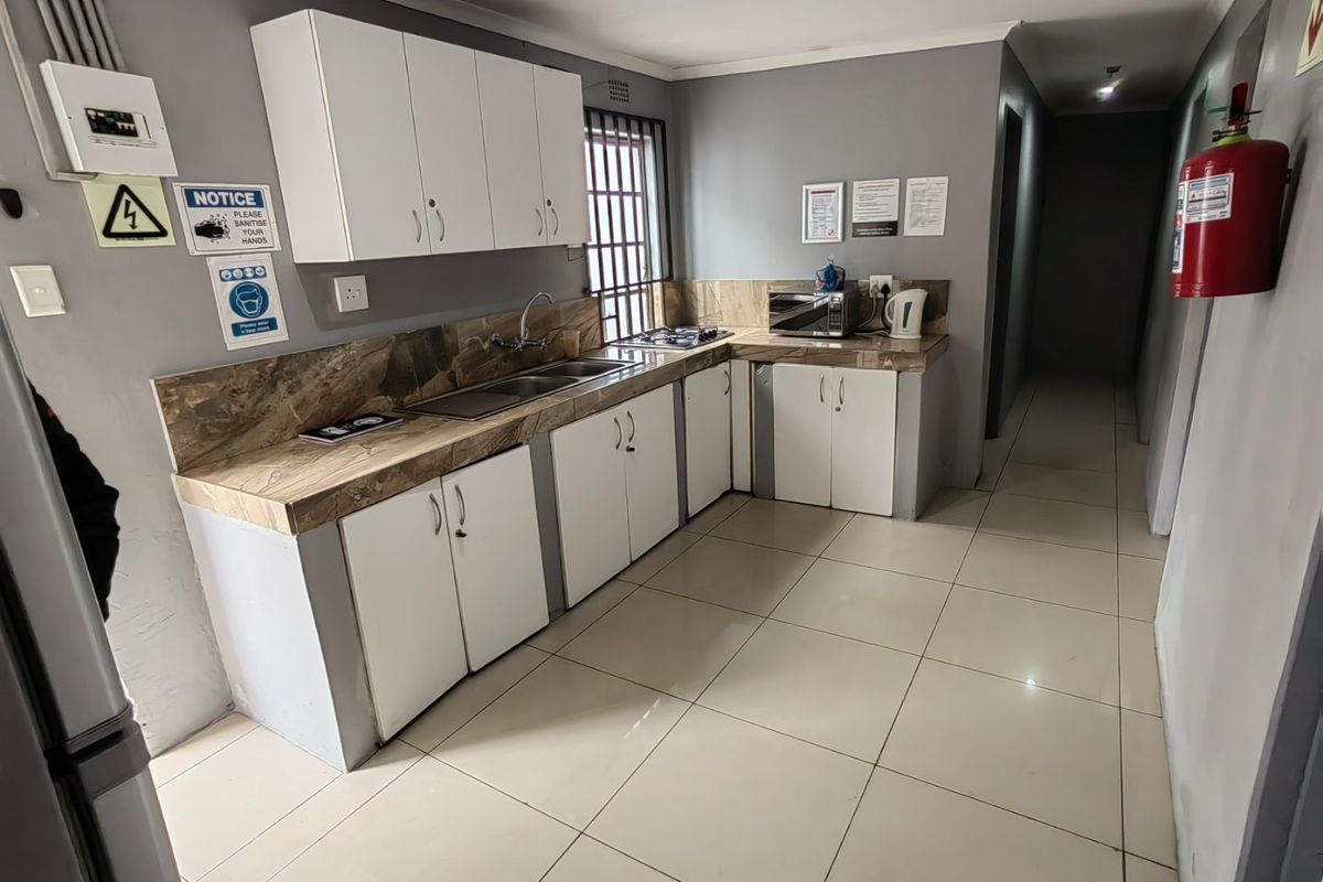 16 Sleeper Nsfas Accredited Student Accomodation - Photo 4
