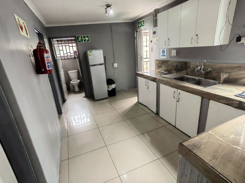 16 Sleeper Nsfas Accredited Student Accomodation - Photo 8