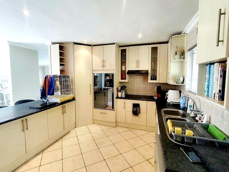 6 BEDROOM HOUSE for sale  IN KIDDS BEACH - Photo 3