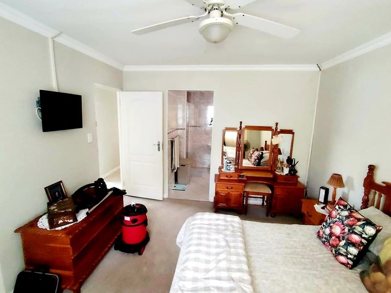 6 BEDROOM HOUSE for sale  IN KIDDS BEACH - Photo 8