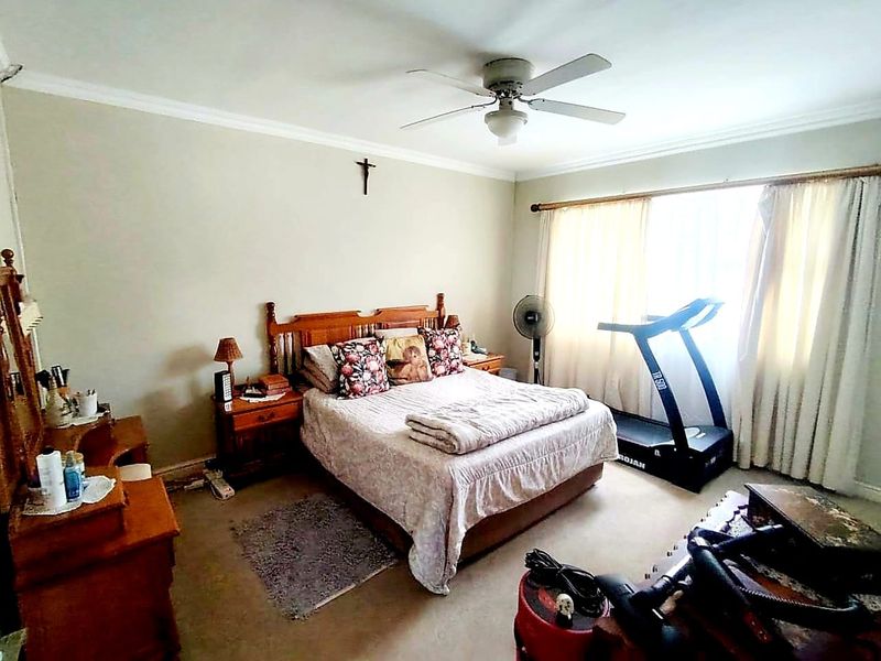 6 BEDROOM HOUSE for sale  IN KIDDS BEACH - Photo 6