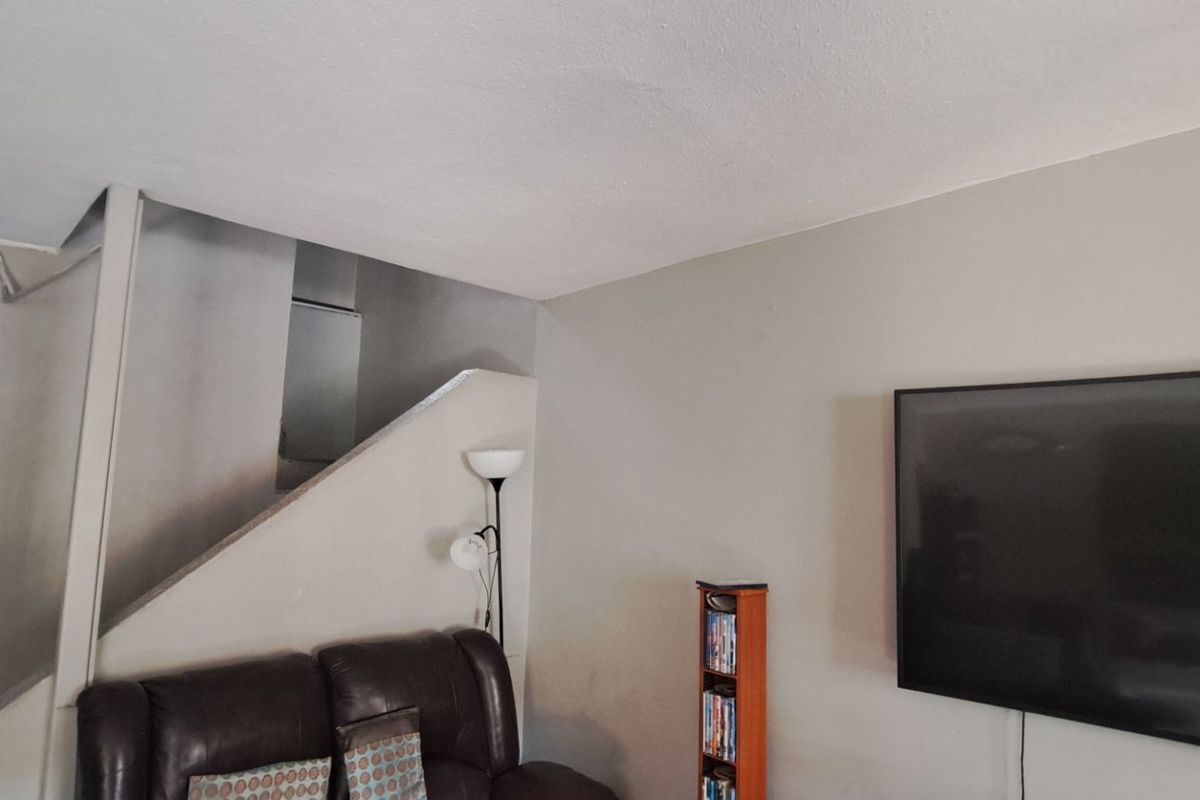 Easy Lock-Up-and-Go Duplex Living - Photo 5
