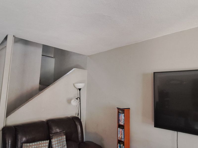 Easy Lock-Up-and-Go Duplex Living - Photo 5