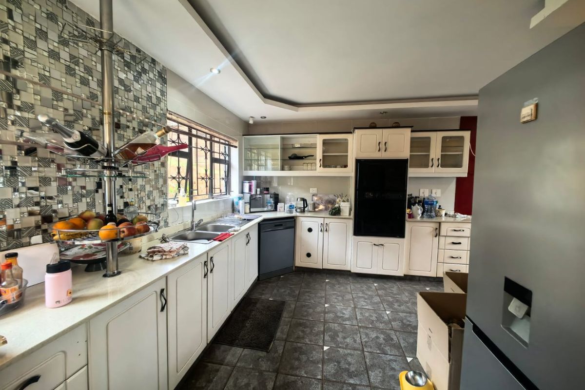 5 Bedrooms, 4 Bathrooms Duplex To Let In La Mercy, Durban - Photo 4