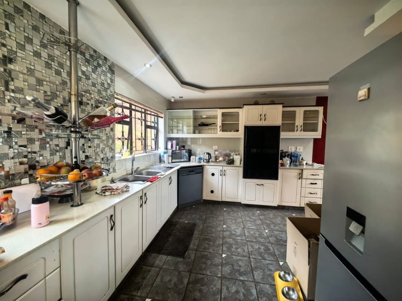 5 Bedrooms, 4 Bathrooms Duplex To Let In La Mercy, Durban - Photo 4