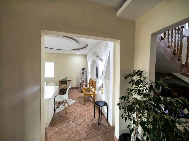 5 Bedrooms, 4 Bathrooms Duplex To Let In La Mercy, Durban - Photo 3