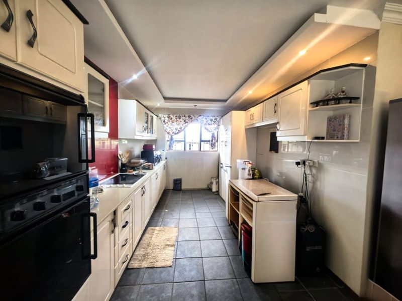 5 Bedrooms, 4 Bathrooms Duplex To Let In La Mercy, Durban - Photo 5