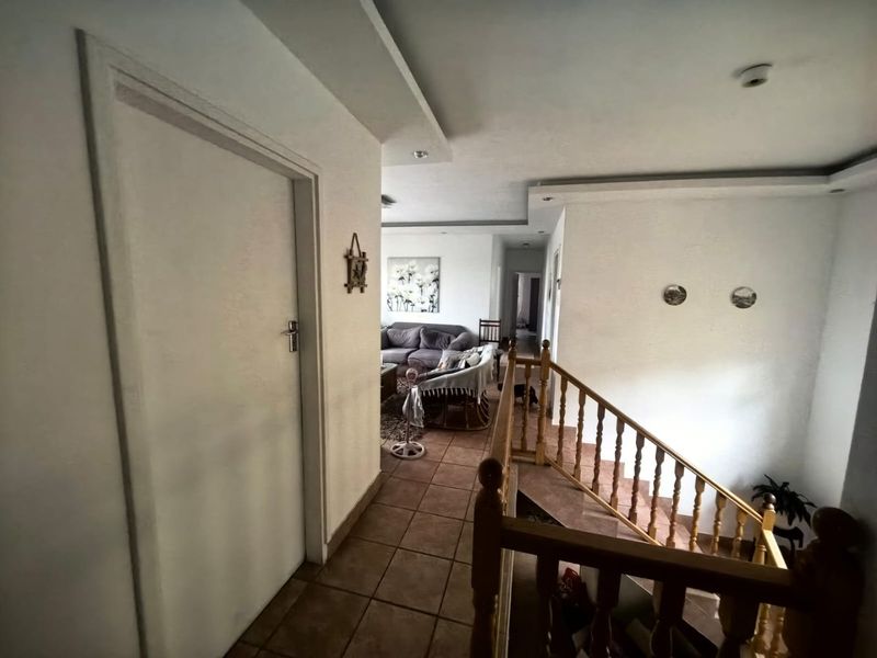 5 Bedrooms, 4 Bathrooms Duplex To Let In La Mercy, Durban - Photo 8