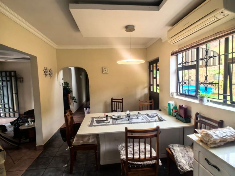 5 Bedrooms, 4 Bathrooms Duplex To Let In La Mercy, Durban - Photo 7