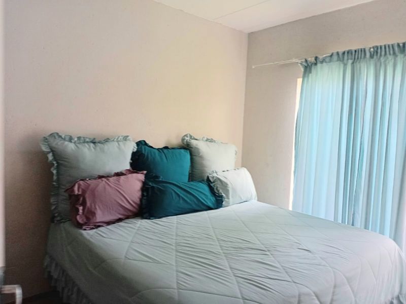 Cozy 2 bedroom Ground floor Apartment - Photo 5