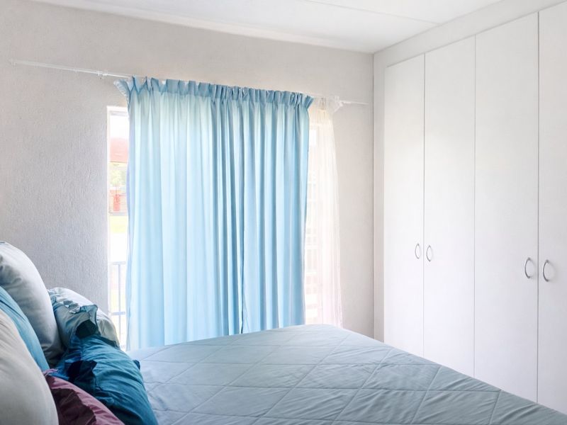 Cozy 2 bedroom Ground floor Apartment - Photo 4