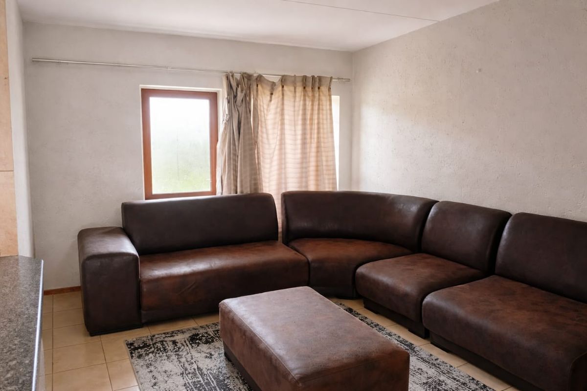 Cozy 2 bedroom Ground floor Apartment - Photo 2