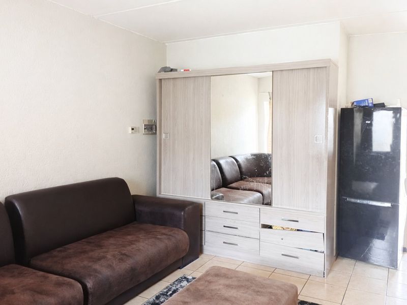 Cozy 2 bedroom Ground floor Apartment - Photo 3