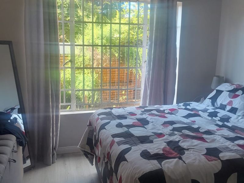 Cozy 2-Bedroom Flat for Sale – Prime Location & Private Garden - Photo 8