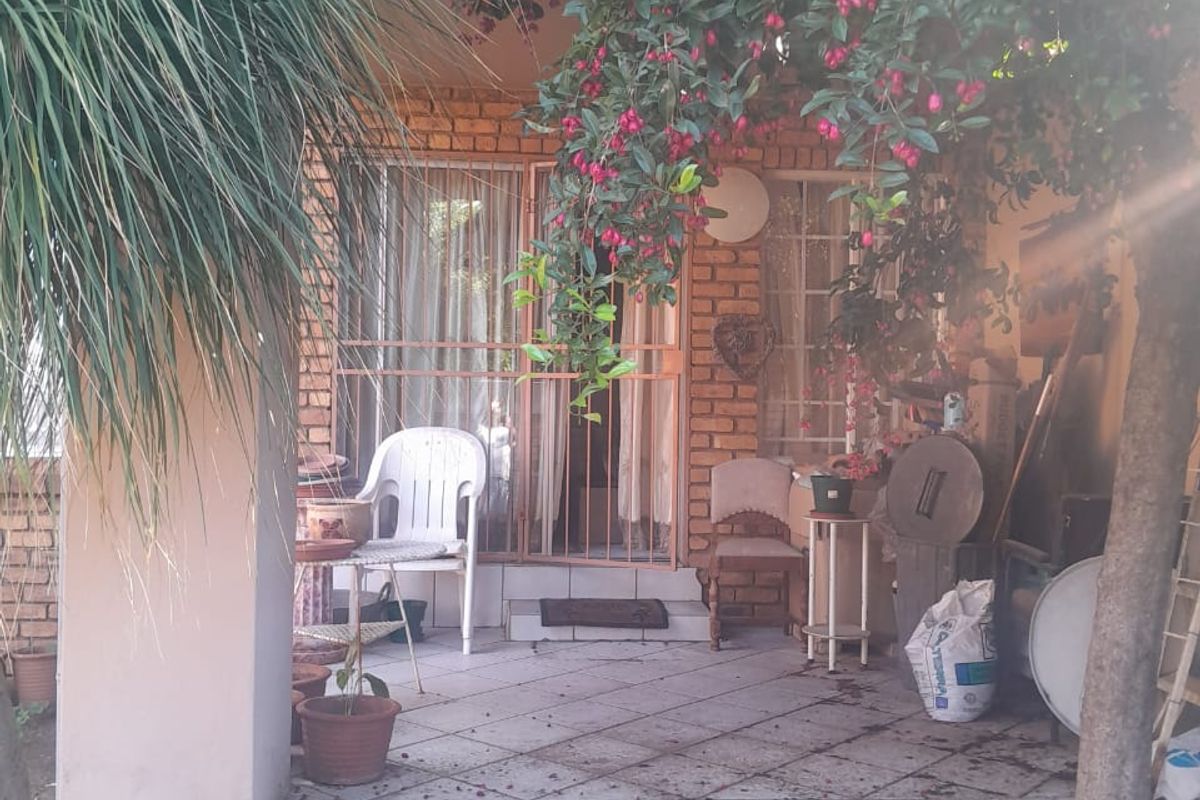 Cozy 2-Bedroom Flat for Sale – Prime Location & Private Garden - Photo 4