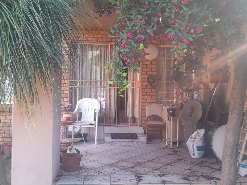 Cozy 2-Bedroom Flat for Sale – Prime Location & Private Garden - Photo 4