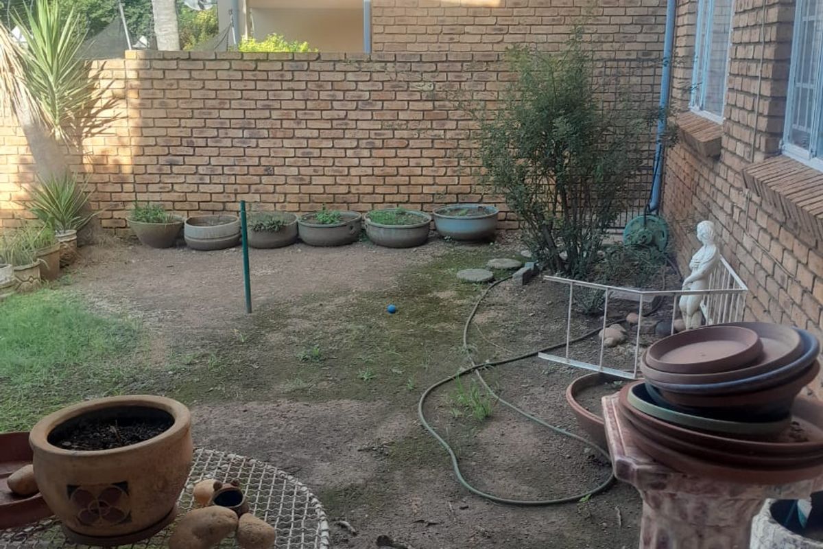 Cozy 2-Bedroom Flat for Sale – Prime Location & Private Garden - Photo 2