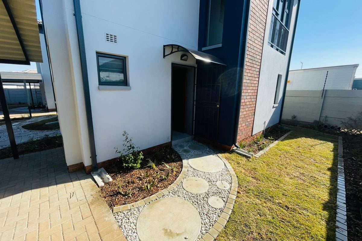 Stunning double-storey house for sell at Sky City Security Estate!!  - Photo 4