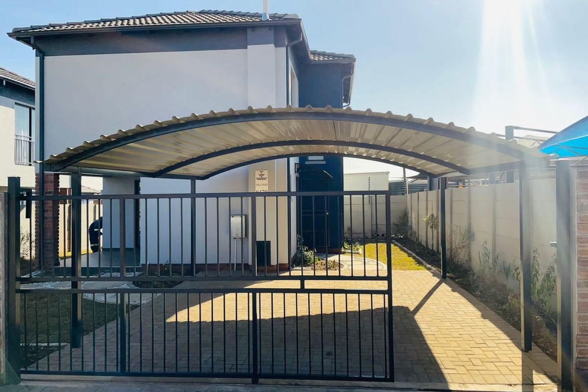 Stunning double-storey house for sell at Sky City Security Estate!!  - Photo 2