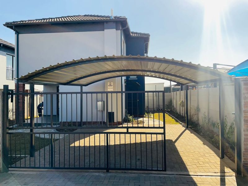 Stunning double-storey house for sell at Sky City Security Estate!!  - Photo 2