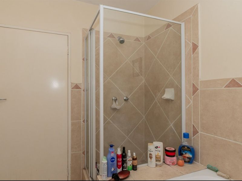 Charming 3-Bedroom Townhouse in a Secure Complex - Photo 8