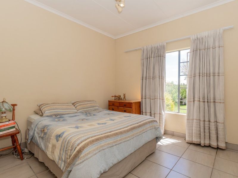 Charming 3-Bedroom Townhouse in a Secure Complex - Photo 7