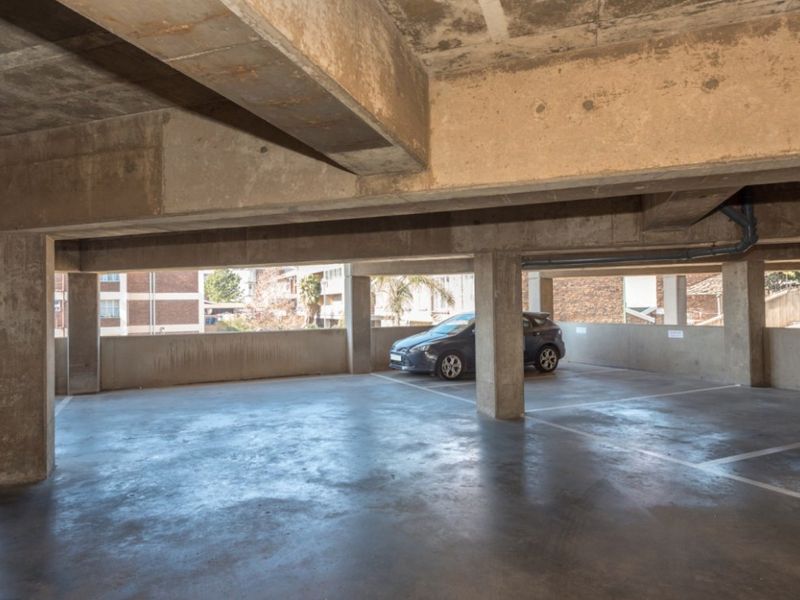 Spacious 2-Bedroom Flat with Beautiful Views - Photo 2