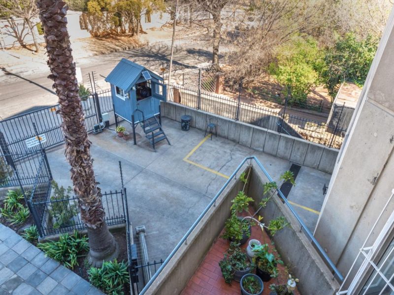 Spacious 2-Bedroom Flat with Beautiful Views - Photo 3