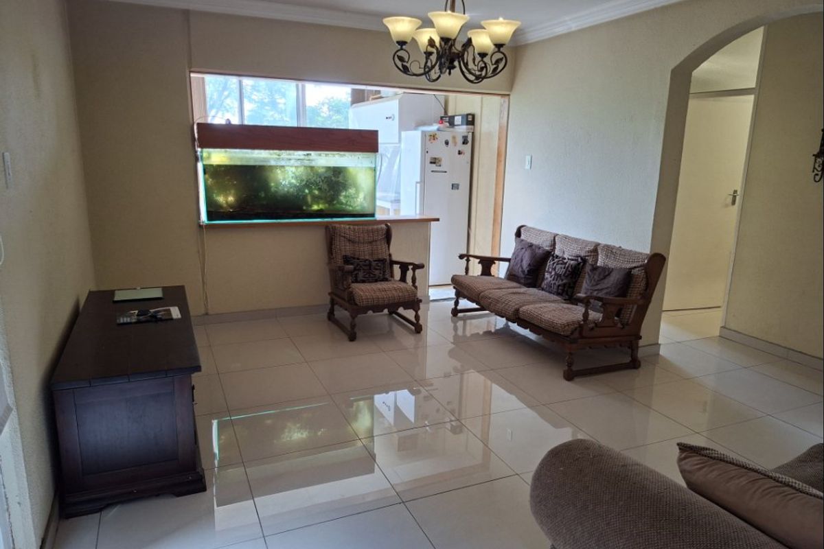 Spacious 2-Bedroom Flat with Beautiful Views - Photo 5