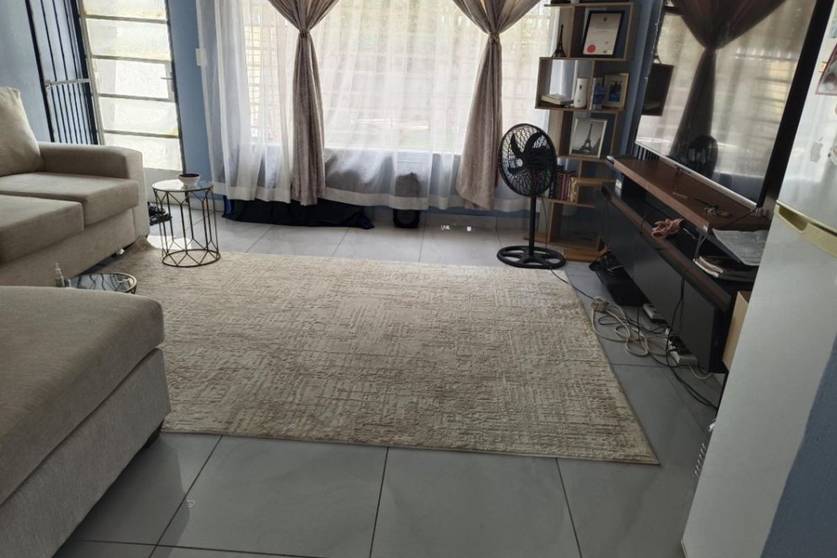 Neat 2-Bedroom Simplex - Photo 3