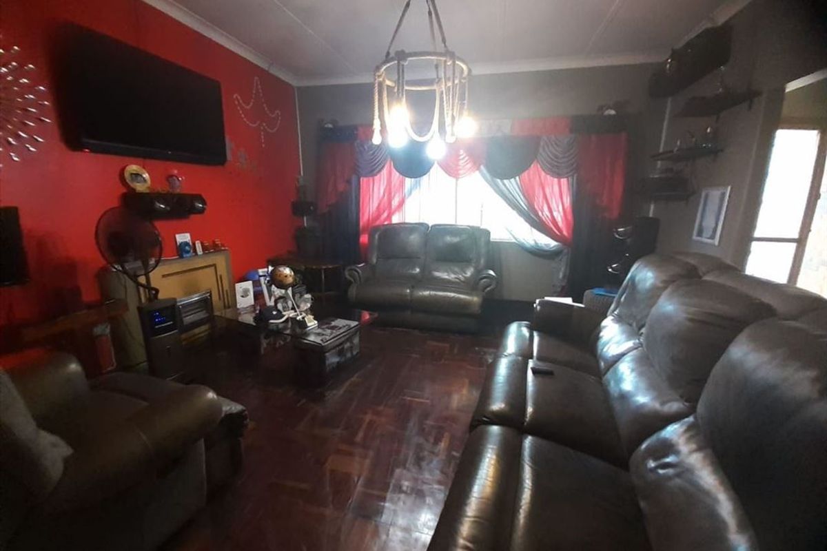 Well-Appointed Home with Staff Quarters and Secure Parking - Photo 2