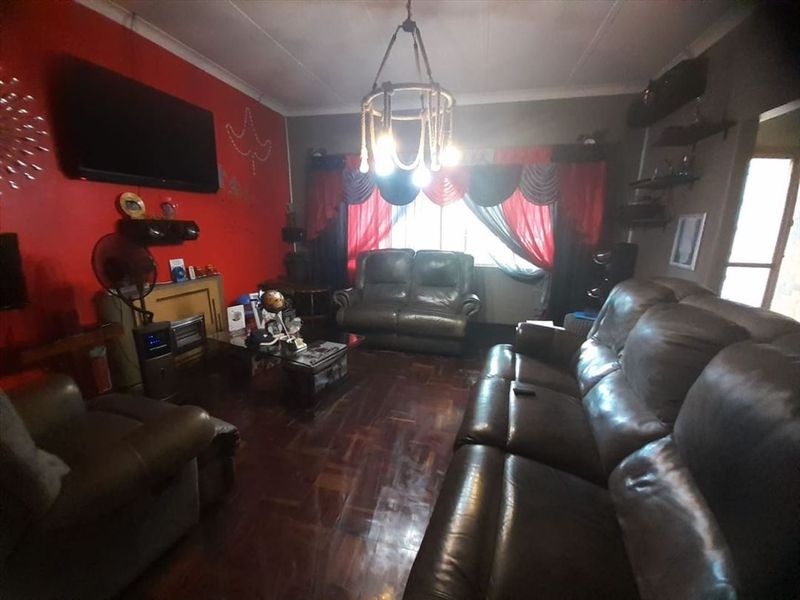 Well-Appointed Home with Staff Quarters and Secure Parking - Photo 2