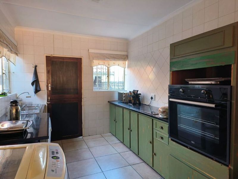 Neat Two-Bedroom Home with Double Garage - Photo 1