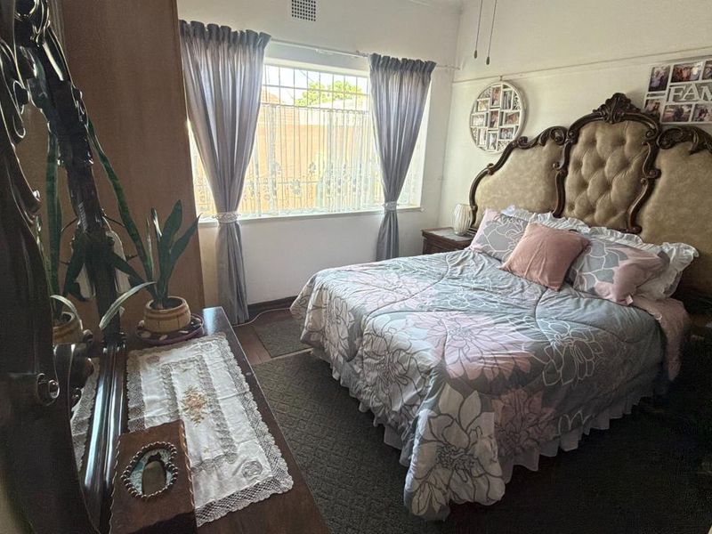 Dual Living Opportunity: 3-Bedroom House & 2-Bedroom Flat on One Stand - Photo 10