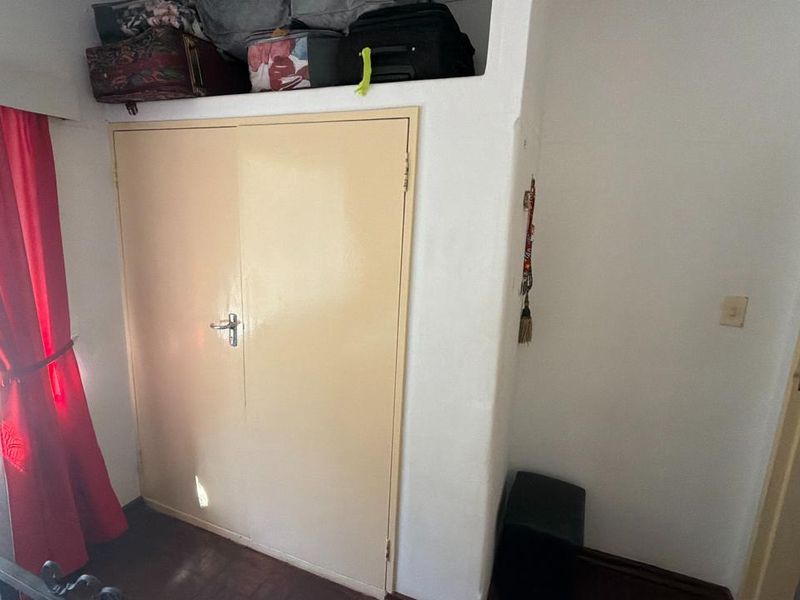 Dual Living Opportunity: 3-Bedroom House & 2-Bedroom Flat on One Stand - Photo 9