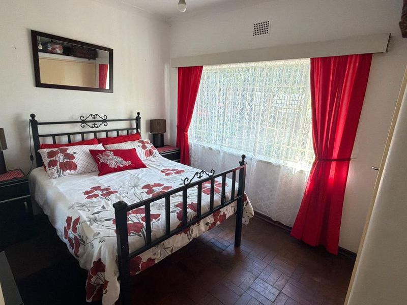 Dual Living Opportunity: 3-Bedroom House & 2-Bedroom Flat on One Stand - Photo 8