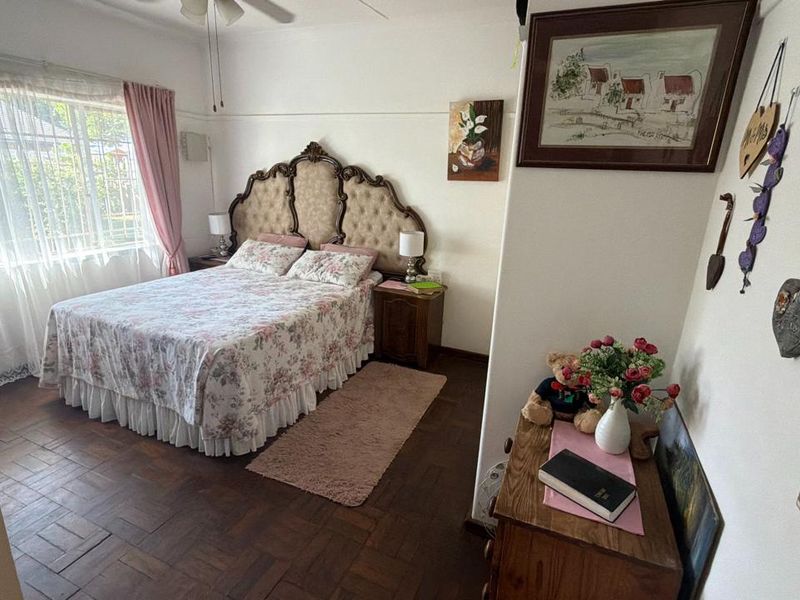 Dual Living Opportunity: 3-Bedroom House & 2-Bedroom Flat on One Stand - Photo 7