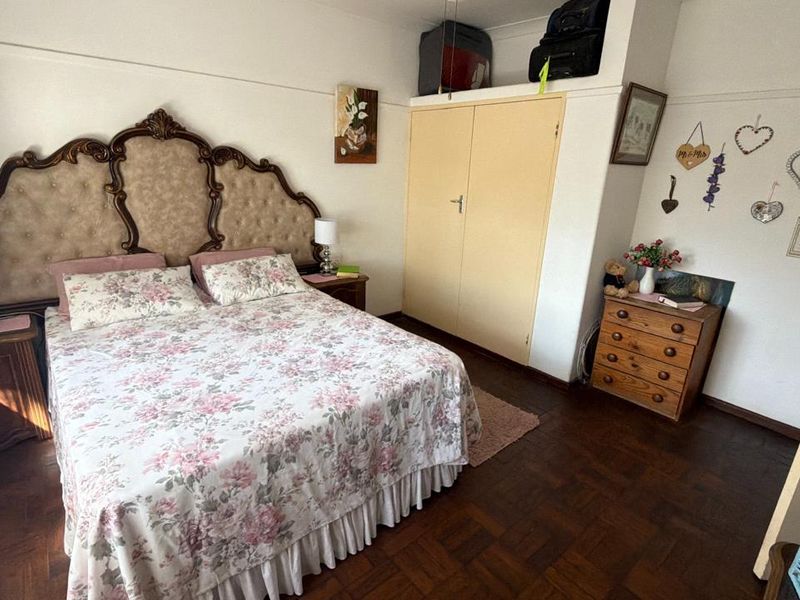 Dual Living Opportunity: 3-Bedroom House & 2-Bedroom Flat on One Stand - Photo 6