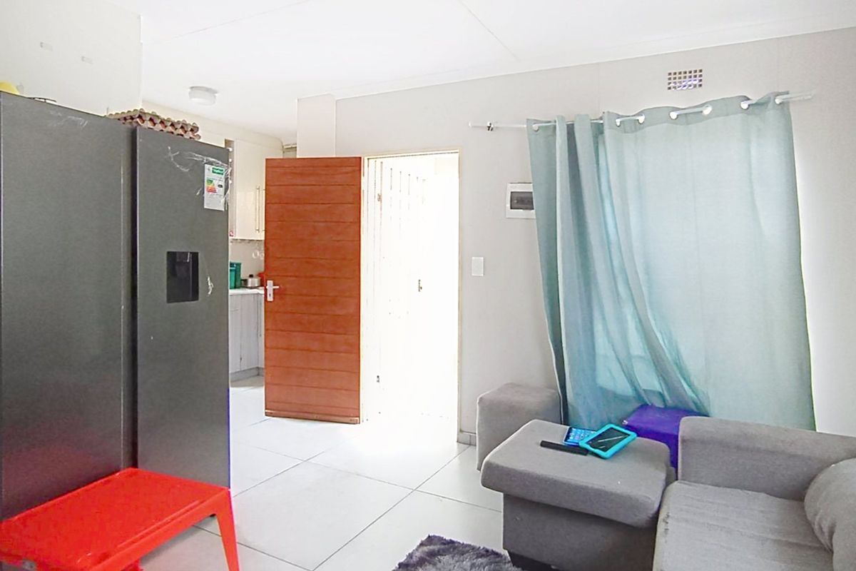 2 Bedroom House for Sale in Riverside View - Photo 4