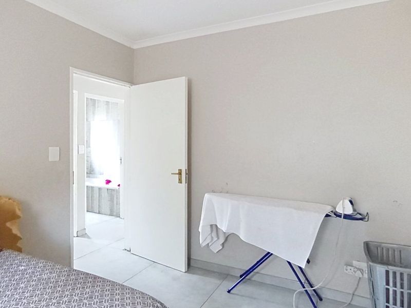 2 Bedroom House for Sale in Riverside View - Photo 10