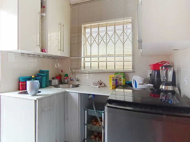 2 Bedroom House for Sale in Riverside View - Photo 8