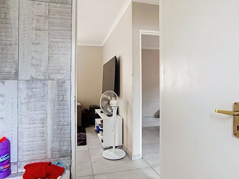 2 Bedroom House for Sale in Riverside View - Photo 6