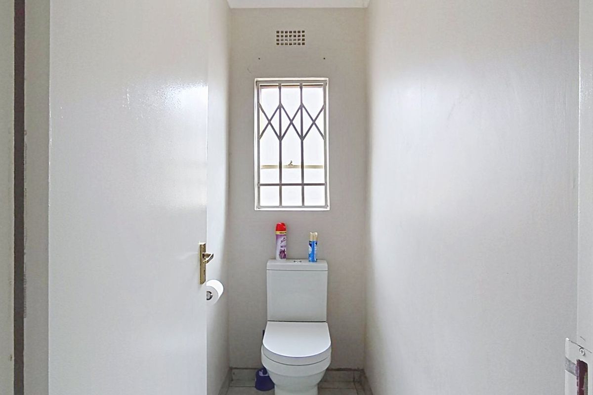 2 Bedroom House for Sale in Riverside View - Photo 5